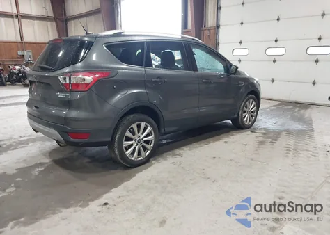 2017 Ford Escape Titanium z USA, uszkodzony, nr VIN 1FMCU9JD4HUB07866